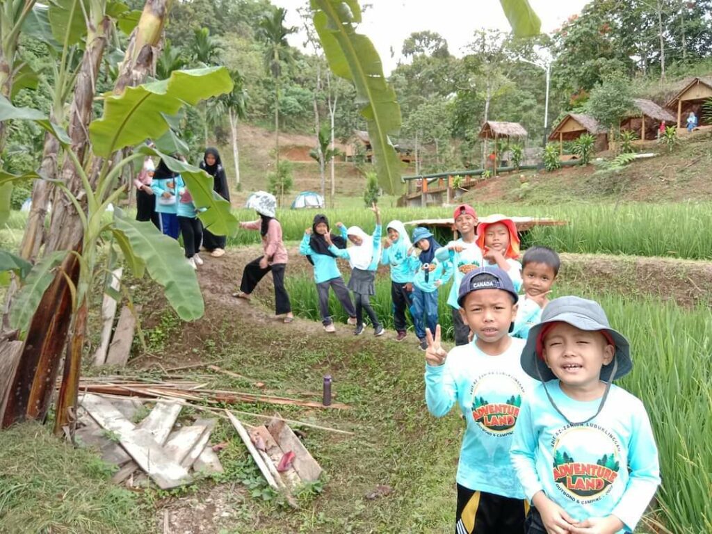 Outbond Kampung Durian, Anak SDIT Azzahira Digembleng Mandiri