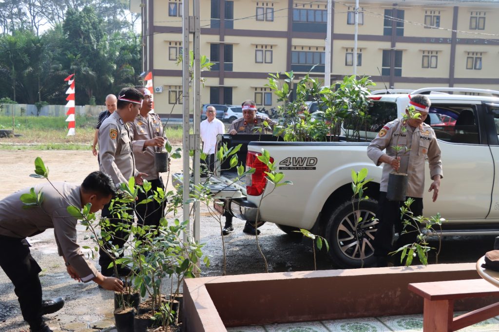 Polri Lestarikan Negeri Polres Muratara dan Polres Se-Indonesia Serentak Tanam Pohon