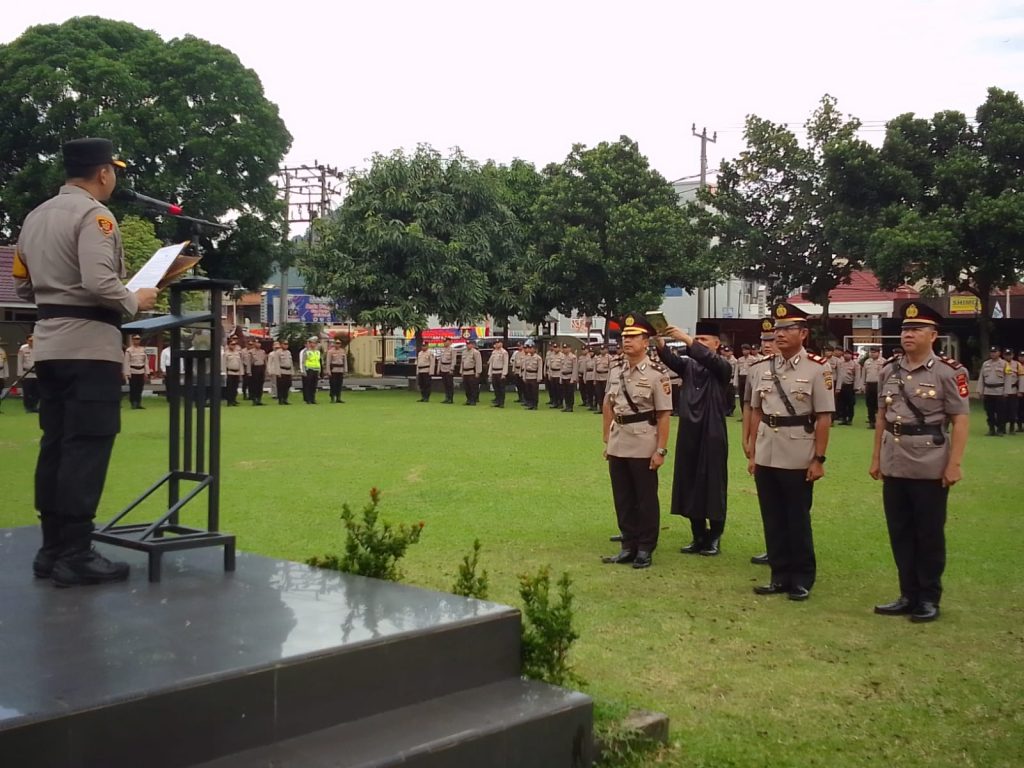 AKBP Indra Arya Yudha Pimpin Langsung Sertijab Pejabat Utama Di Lapangan Polres Lubuk Linggau