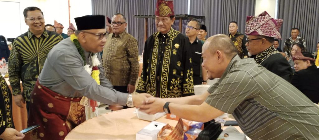 Calon Walikota Lubuk Linggau Yoppy Karim Hadir Acara Penganugrahan Gelar Adat Kepada Wamenaker RI