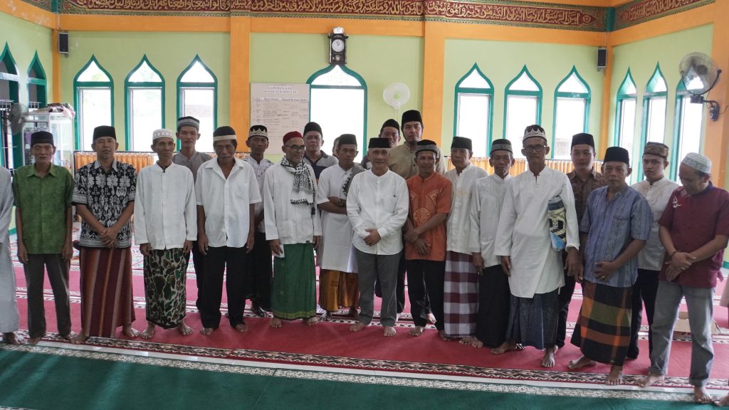 Rustam Effendi Beri Satu Unit AC ke Masjid Nur Hidayah